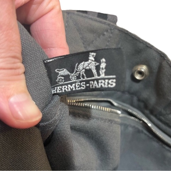 Hermès Grey & Black Toile Fourre Tout MM Canvas Tote Bag - Picture 9 of 11